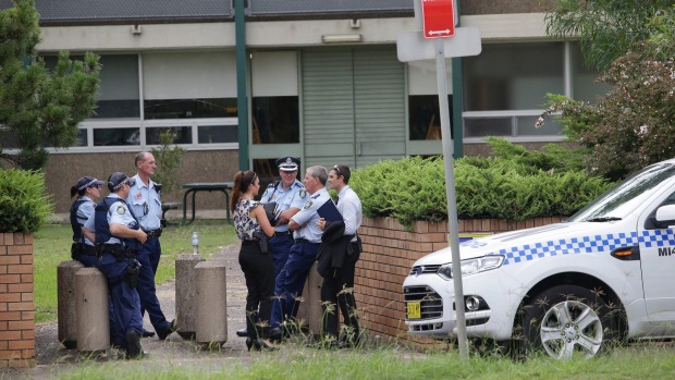 schoolsinsydneyevacuatedafterbombthreats